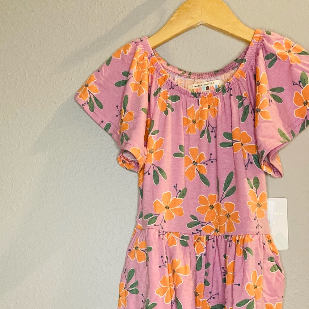 Romper

NWT

Smoke free Pet free home

DotDotSmile